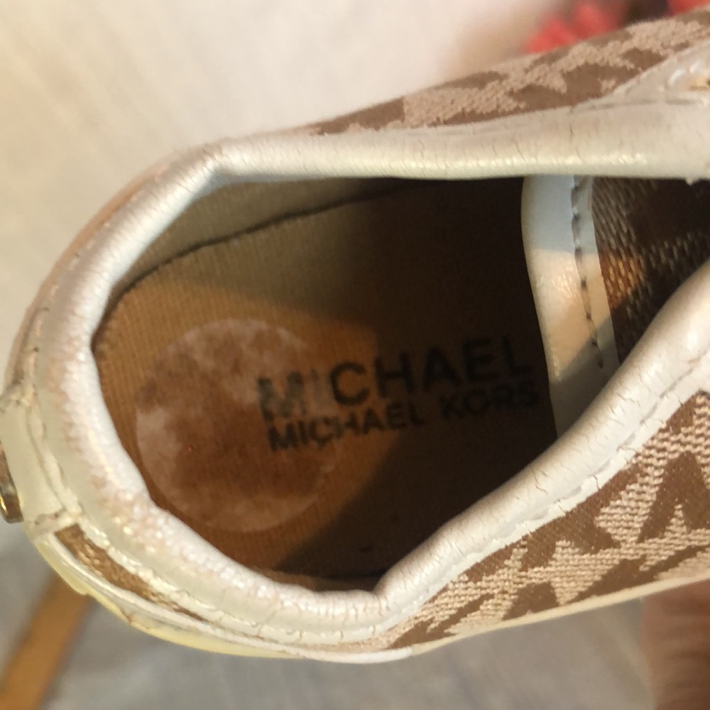 MICHAEL KORS girls toddler lace up sneakers size 5 tan signature logo - Picture 3 of 13